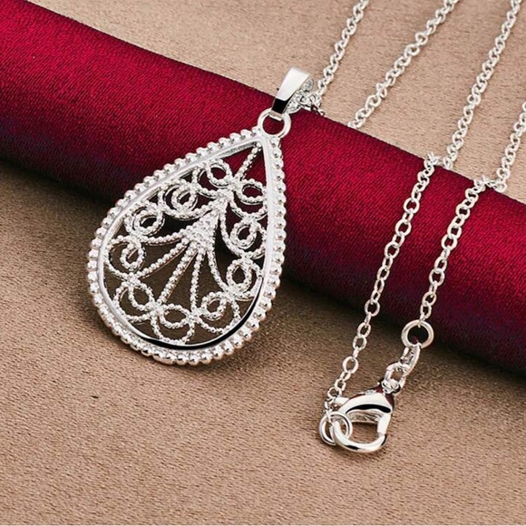 Jewelry - Silver Plated Teardrop Pendant Necklace